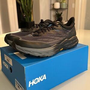 Hoka One One - size US M 13D